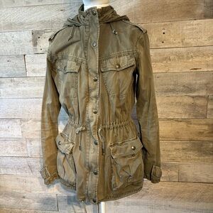 Aritzia Talula women’s olive green trooper  jacket in size small‎